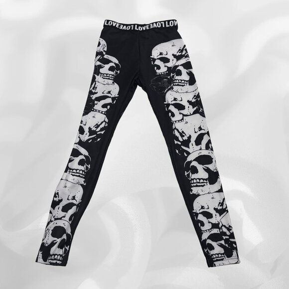 💀 Gothic Skull Print Black & White Leggings 🖤 - Picture 2 of 4